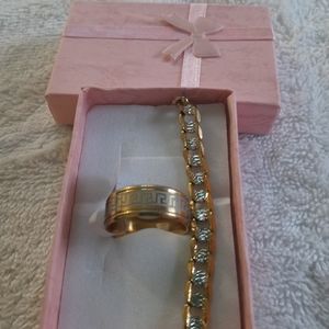 Bonito anillo y pulsera diamantada en Stainless St